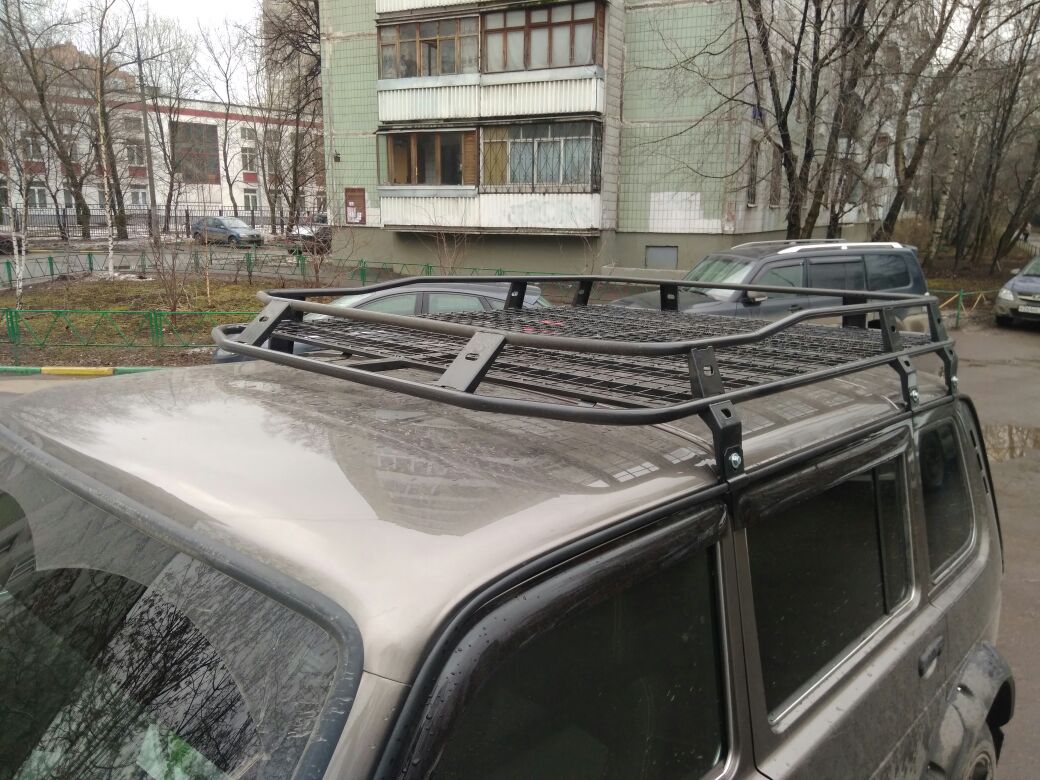 Необычный багажник на пятидверную Ниву